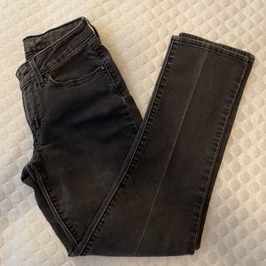 - Levis Bold Curve Mid Rise Slim Jeans, size 4/27